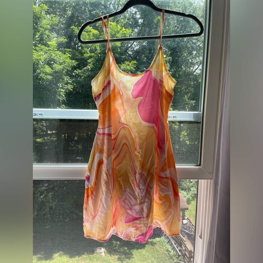 LA Hearts marble pattern with beautiful colors.  Size small from Pacsun!